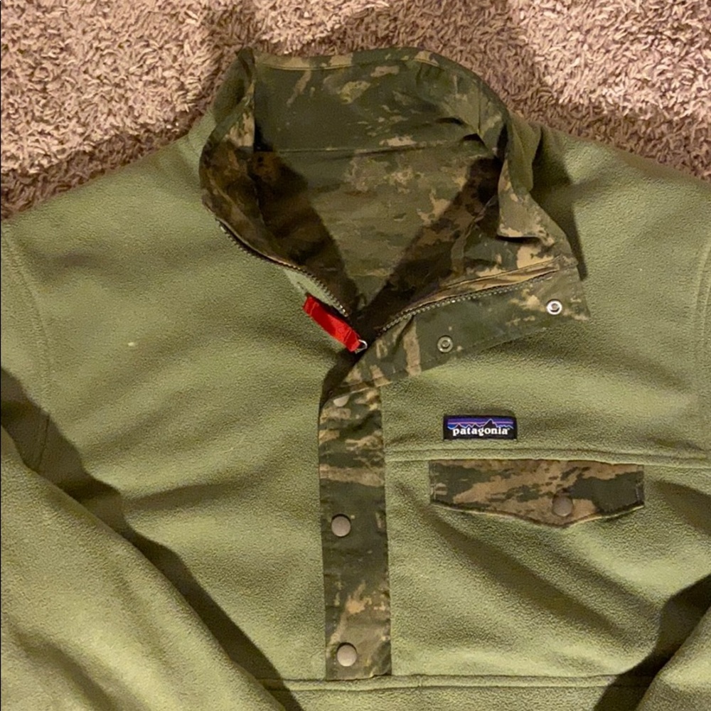 Patagonia L Reversible Green & Camouflage Pullover